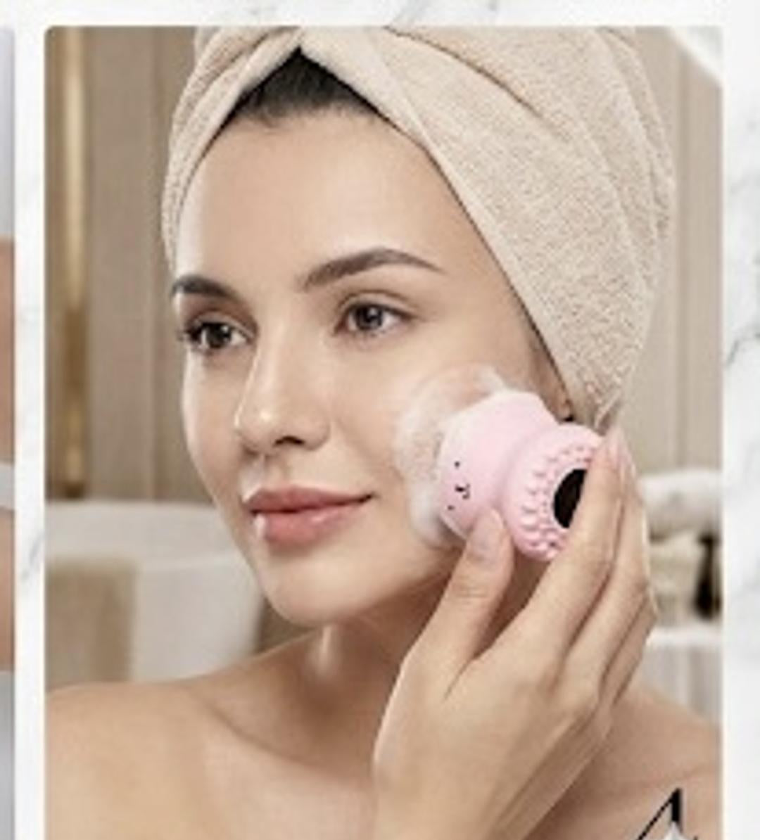 Luxury Soft-Touch OctoGlow™ Facial Cleansing & Massage Brush